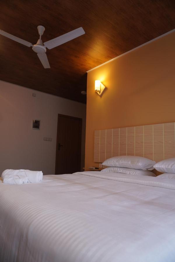 The Zen Den Hotel Thulusdhoo Buitenkant foto